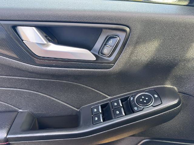 Certified 2025 Ford Escape ST-Line Select AWD/4WD image 15