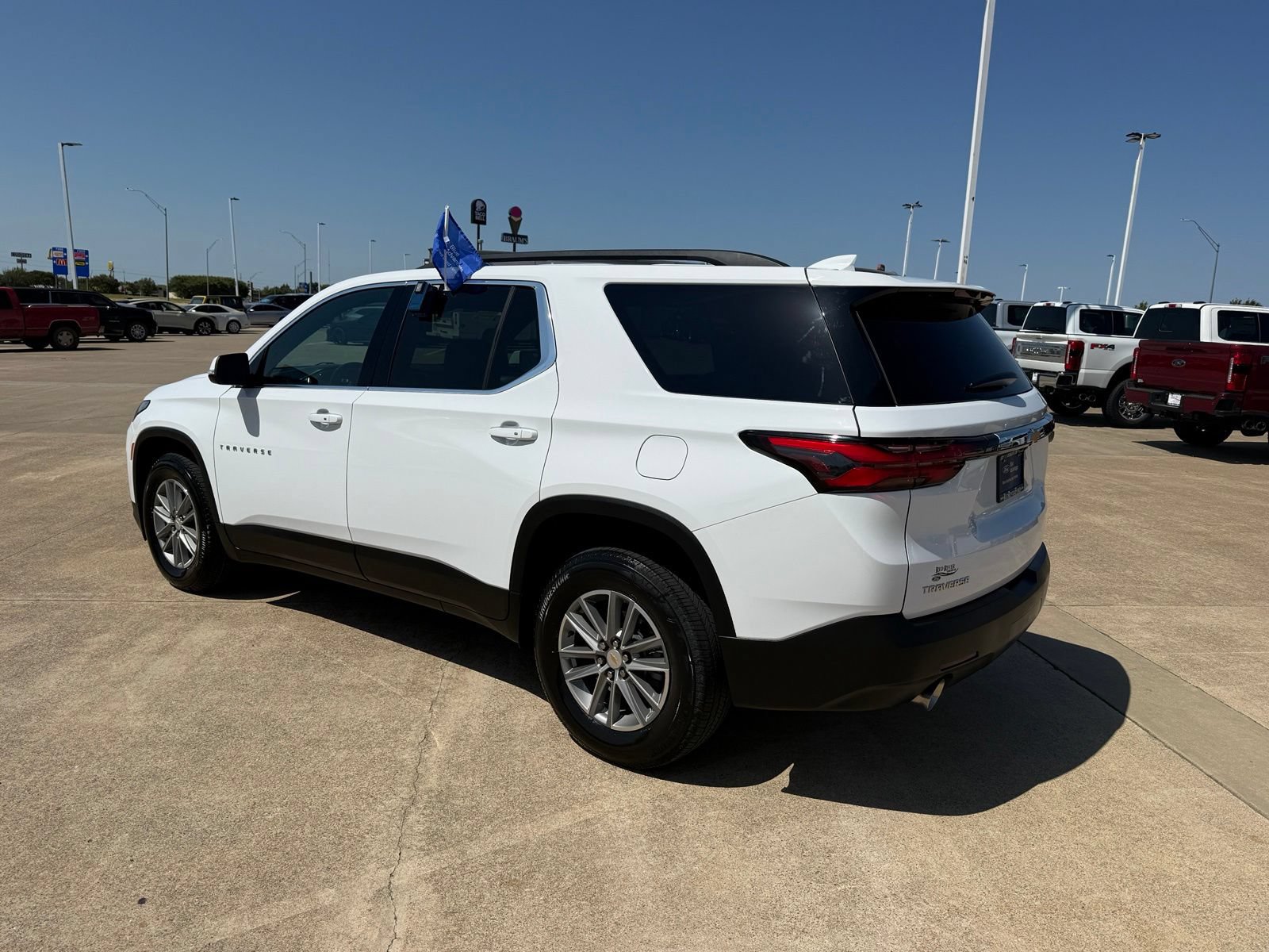 Used 2023 Chevrolet Traverse LT FWD image 7