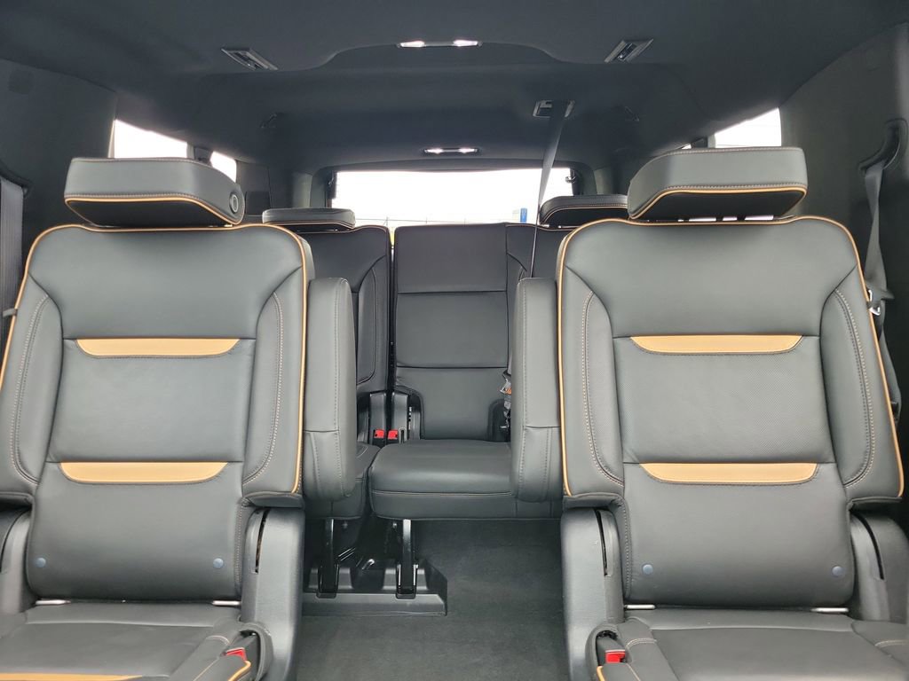 Used 2021 GMC Yukon XL AT4 w/ AT4 Premium Package AWD/4WD image 17