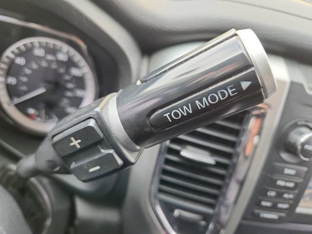 Used 2018 Nissan Titan SV w/ SV Convenience Package RWD image 16