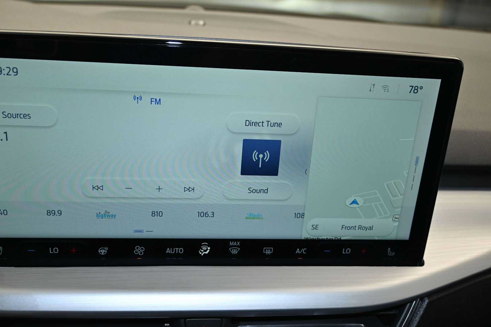 Certified 2026 Ford Escape SE w/ PHEV Premium Package FWD image 22