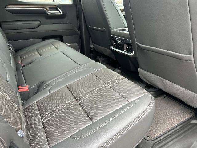 Used 2024 Chevrolet Silverado 1500 High Country w/ Technology Package image 17
