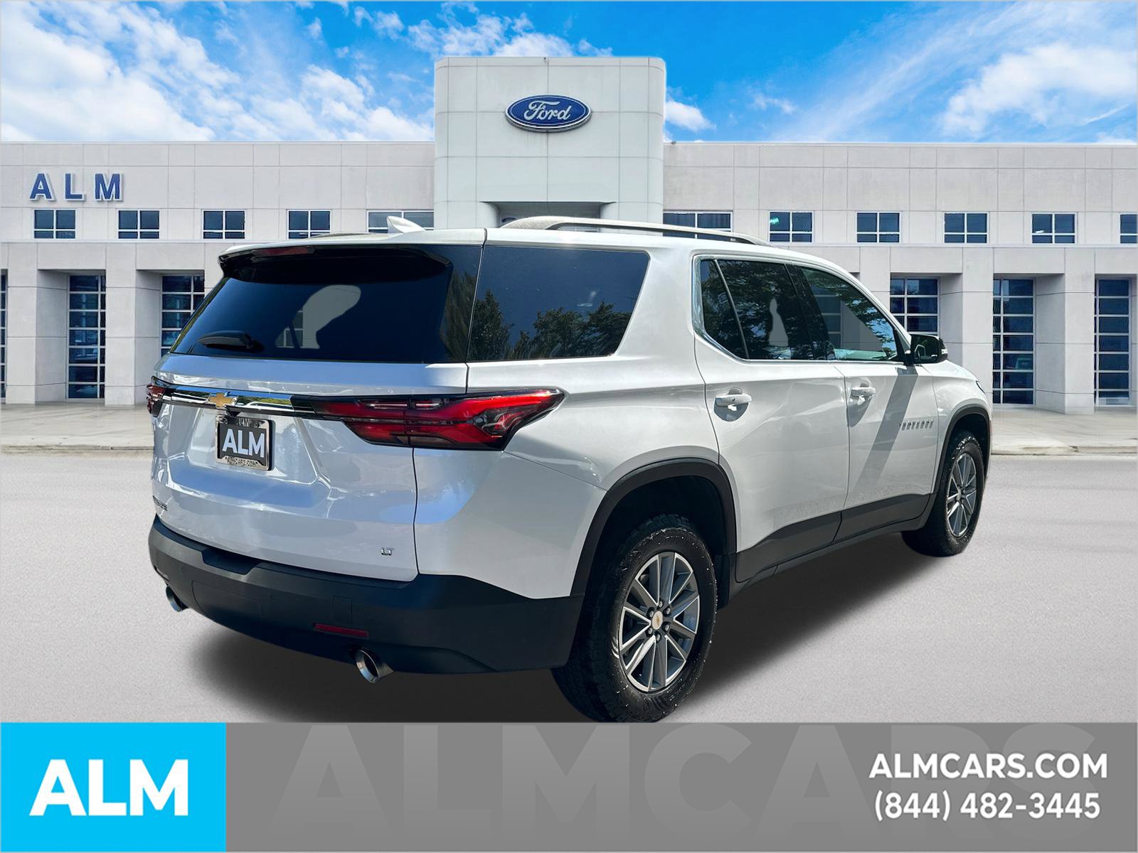 Used 2023 Chevrolet Traverse LT FWD image 5