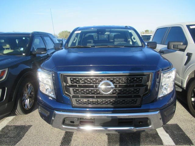 Used 2021 Nissan Titan SV w/ SV Convenience Package image 4