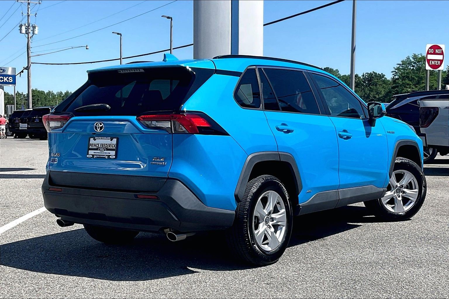 Used 2020 Toyota RAV4 XLE w/ All Weather Liner Package AWD/4WD image 12