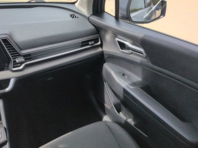 Used 2025 Kia Sportage LX FWD image 19