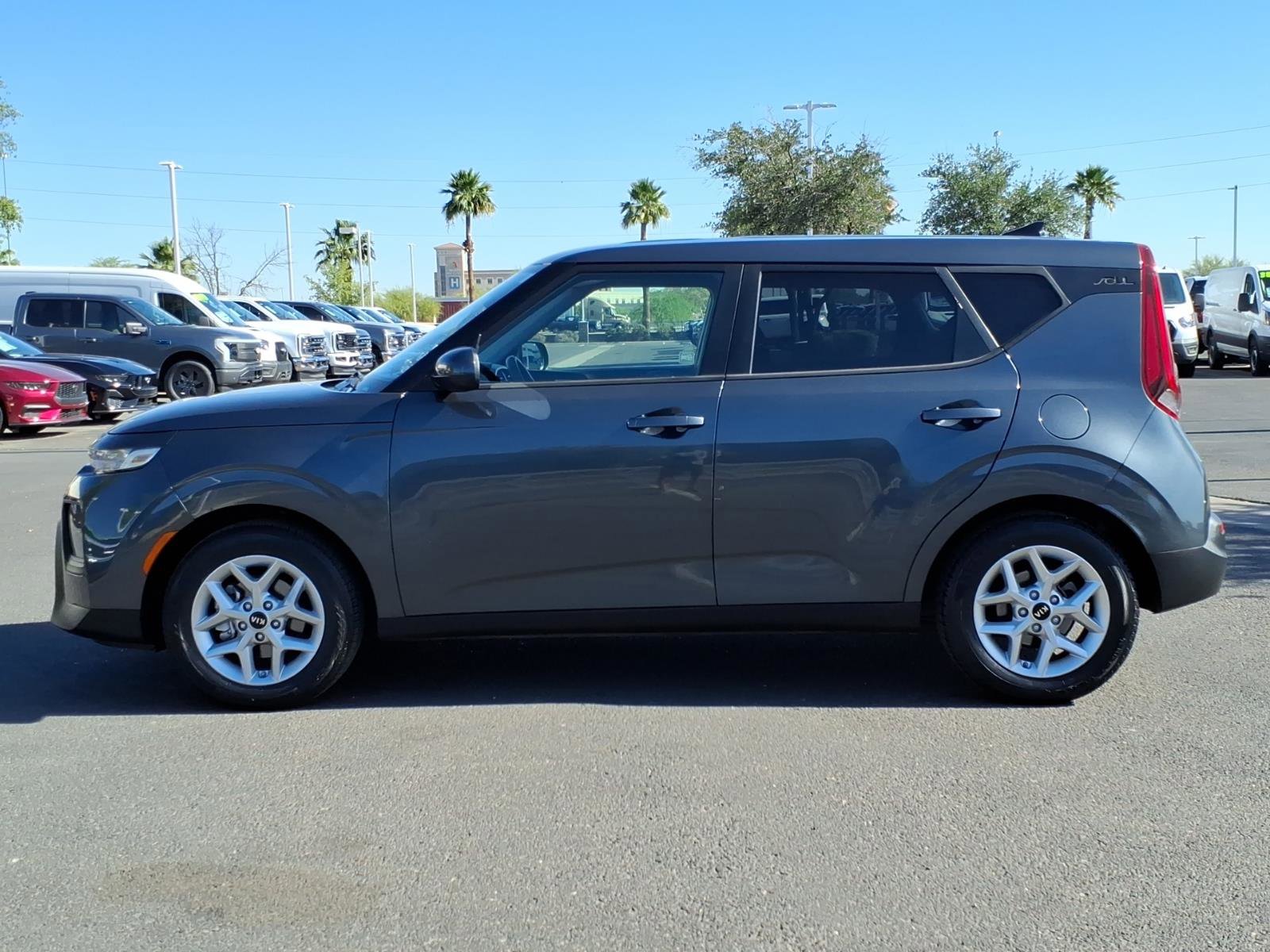 Used 2021 Kia Soul S FWD image 2