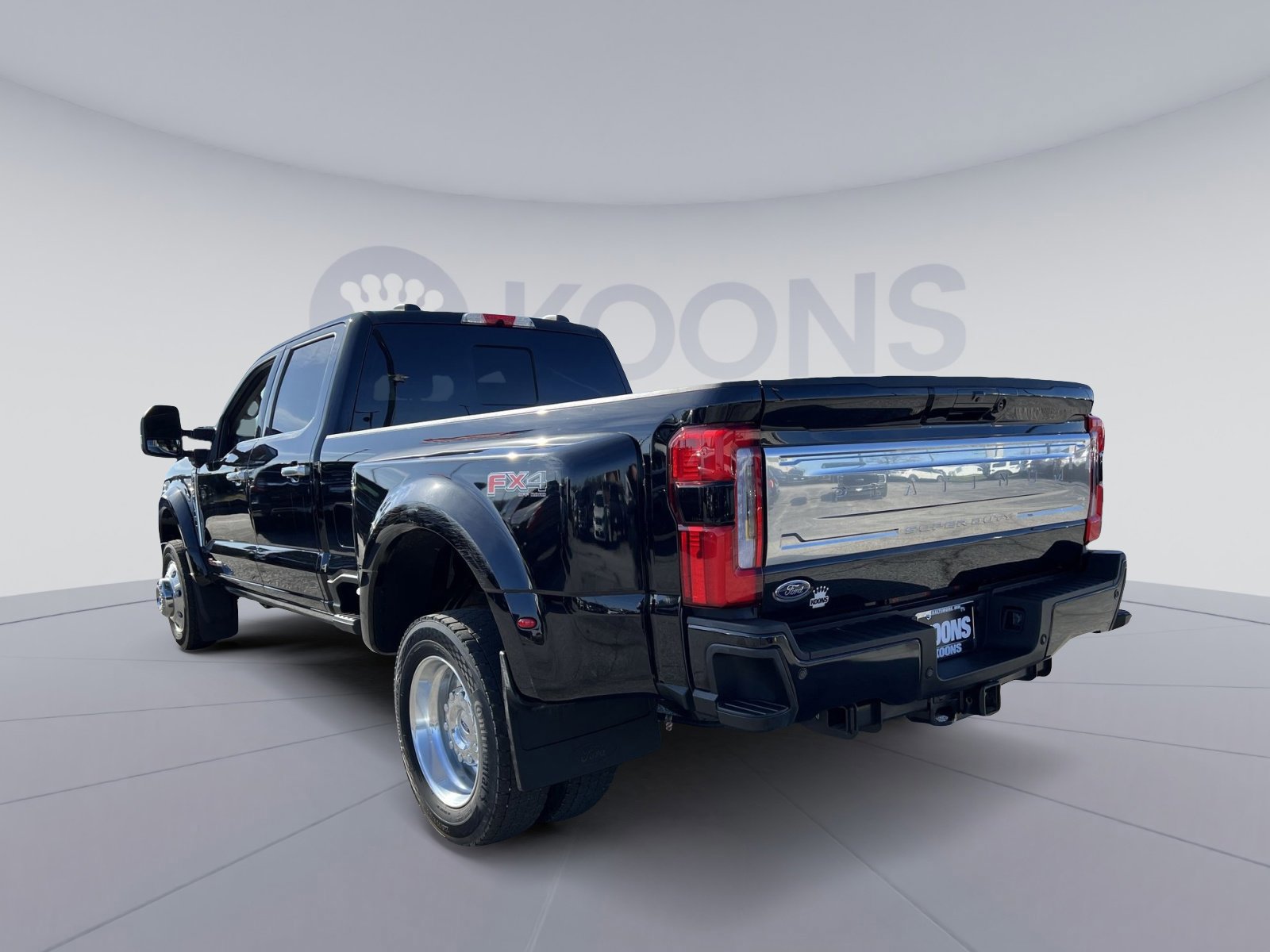 Certified 2025 Ford F450 Platinum w/ Platinum Plus Package image 5