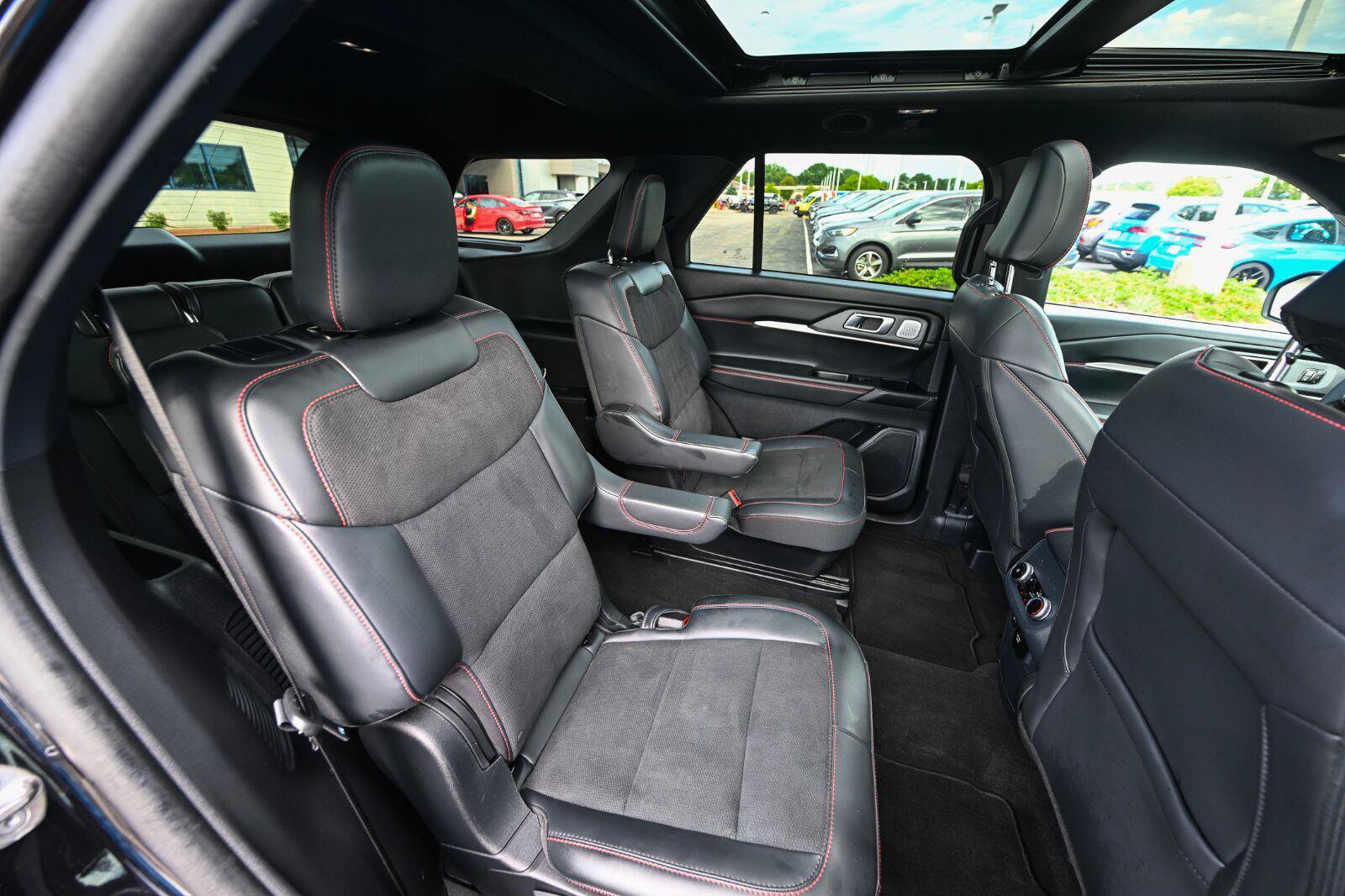 Certified 2025 Ford Explorer ST AWD/4WD image 30