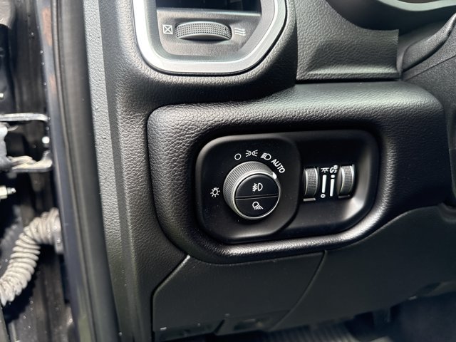 Used 2025 RAM 2500 Laramie AWD/4WD image 14