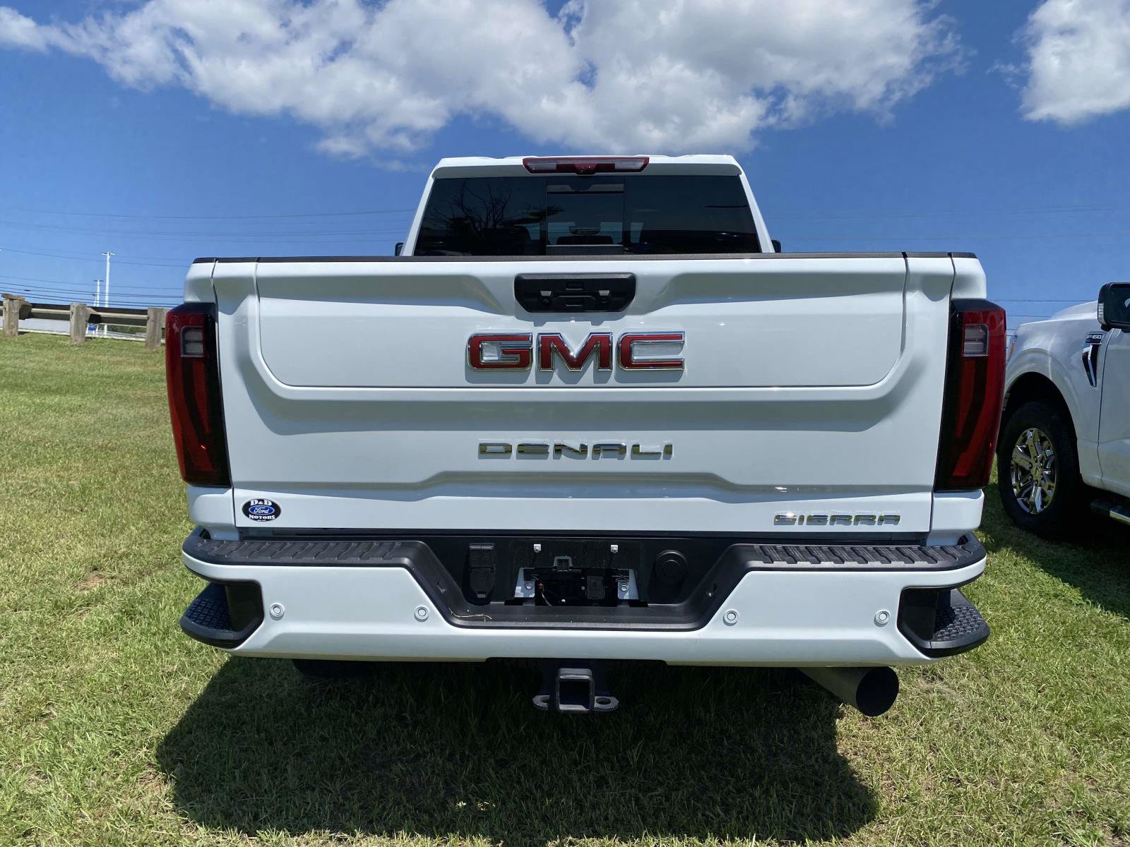 Used 2025 GMC Sierra 2500 Denali w/ Denali Reserve Package AWD/4WD image 6