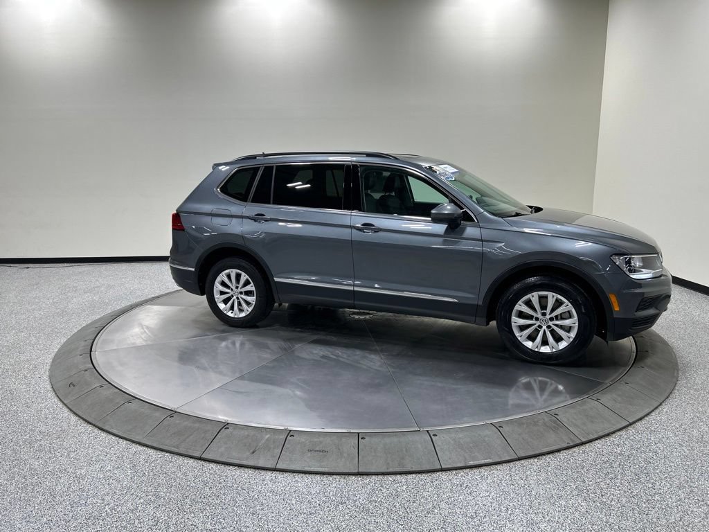 Used 2018 Volkswagen Tiguan SE w/ Panoramic Sunroof Package FWD image 6