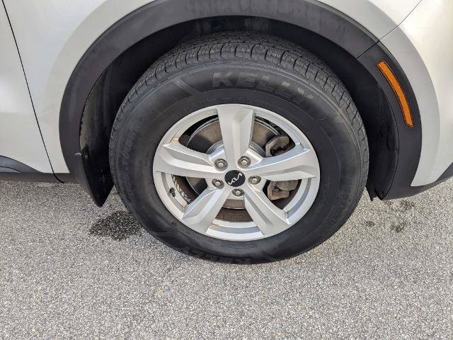 Used 2022 Kia Sorento LX FWD image 11