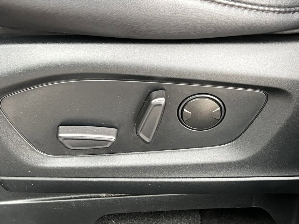 Certified 2022 Ford Explorer XLT w/ Equipment Group 202A image 15