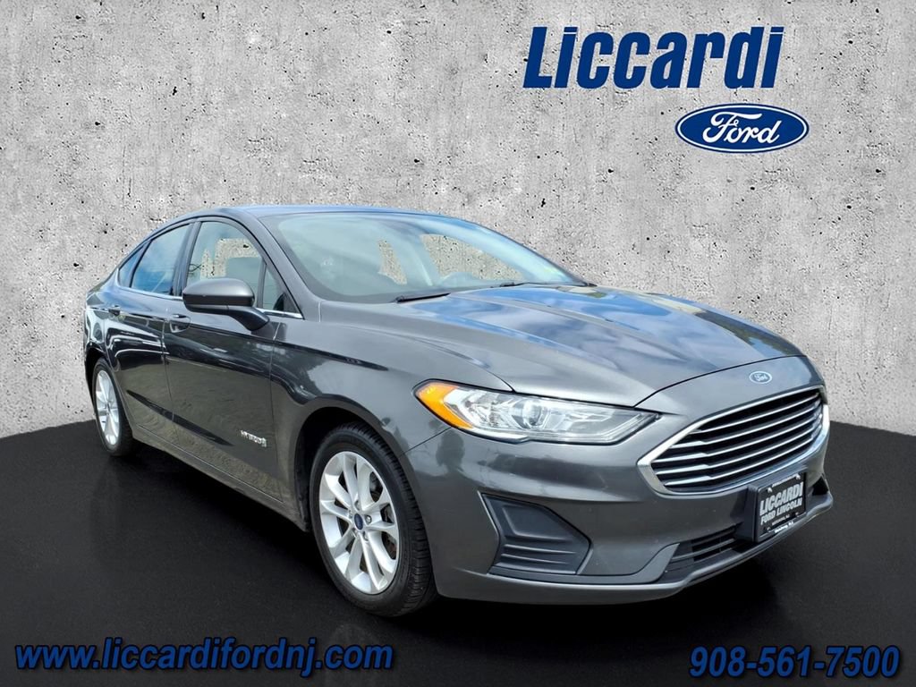 Certified 2019 Ford Fusion SE FWD image 1