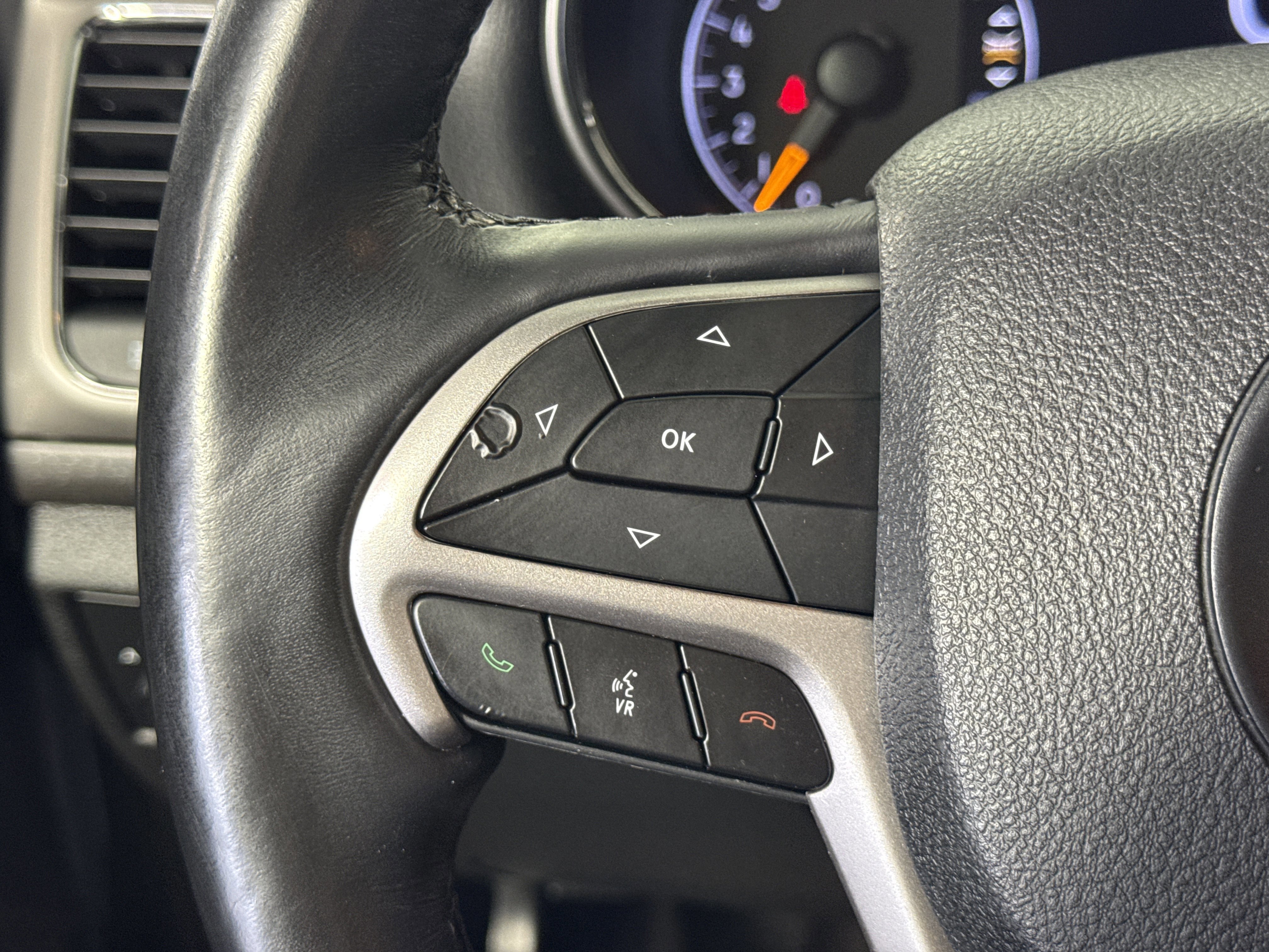 Used 2018 Jeep Grand Cherokee Altitude image 24