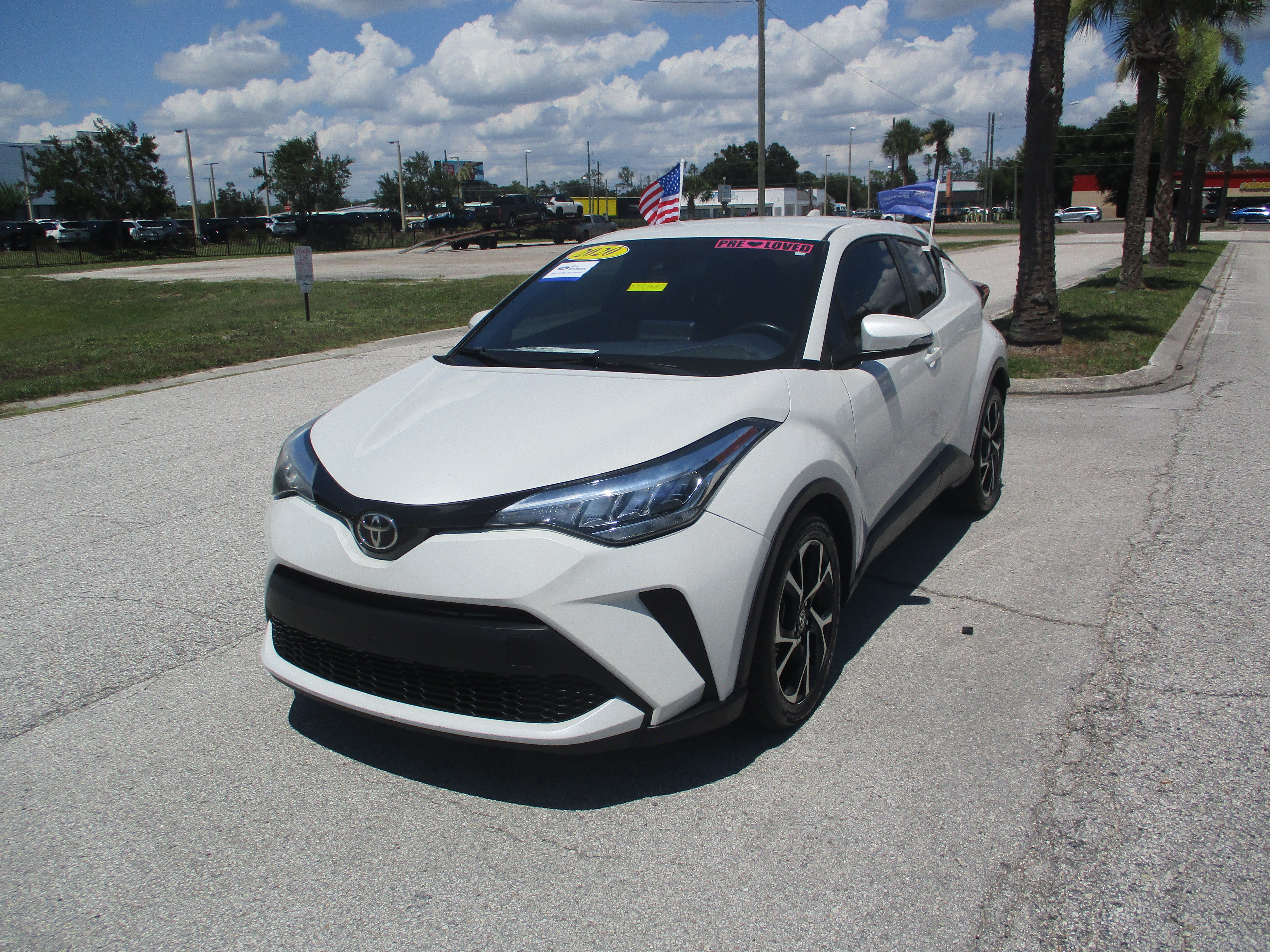 Used 2020 Toyota C-HR XLE FWD image 3