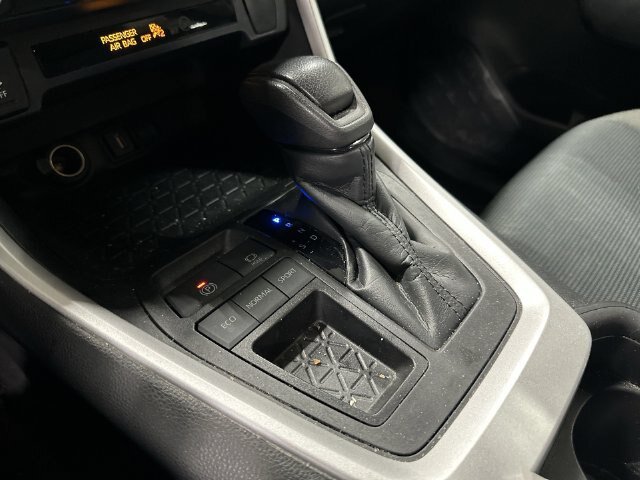 Used 2021 Toyota RAV4 LE FWD image 27