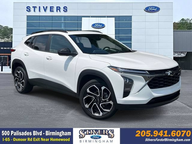 Used 2025 Chevrolet Trax RS w/ Sunroof Package FWD image 1