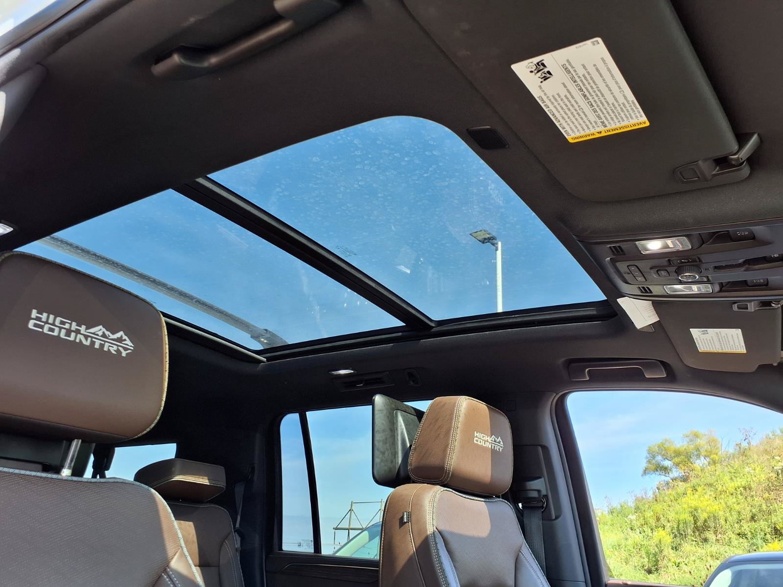 Used 2023 Chevrolet Suburban High Country w/ Advanced Technology Package AWD/4WD image 9