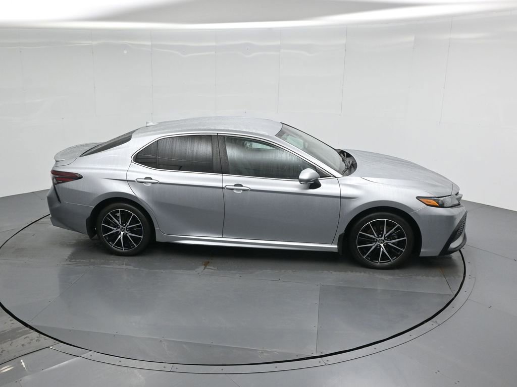 Used 2024 Toyota Camry SE image 11