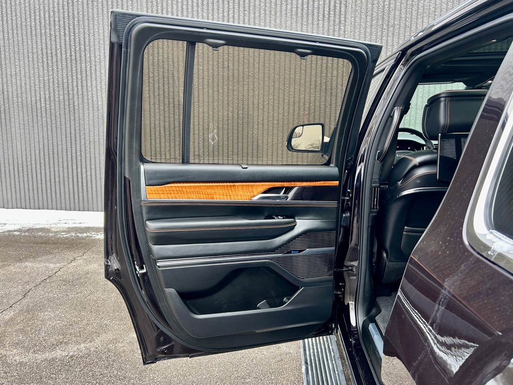 Used 2022 Jeep Grand Wagoneer Series III w/ Rear Seat Video Group 1 image 15