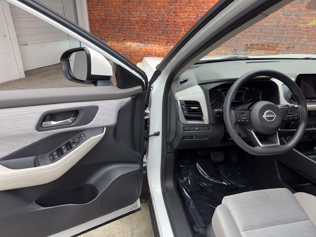 Used 2023 Nissan Rogue SV AWD/4WD image 8