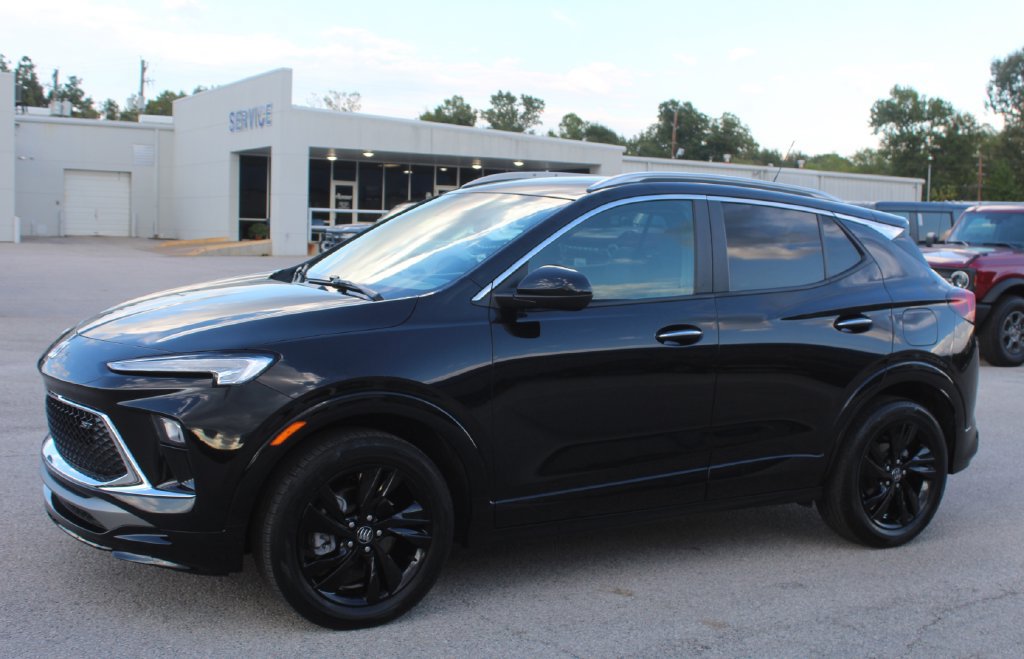 Used 2024 Buick Encore GX Sport Touring w/ Comfort Package FWD image 2