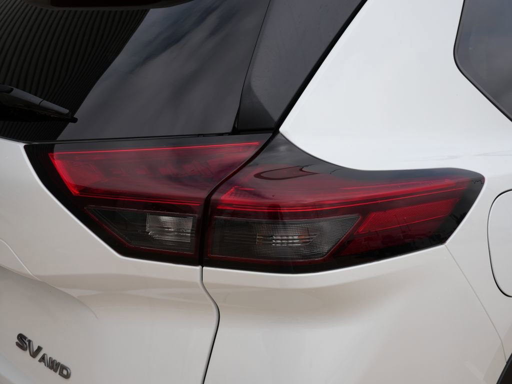 Used 2024 Nissan Rogue SV AWD/4WD image 9