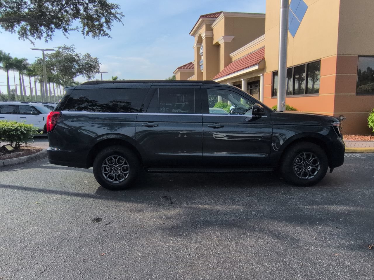 Certified 2025 Ford Expedition Max Active AWD/4WD image 3