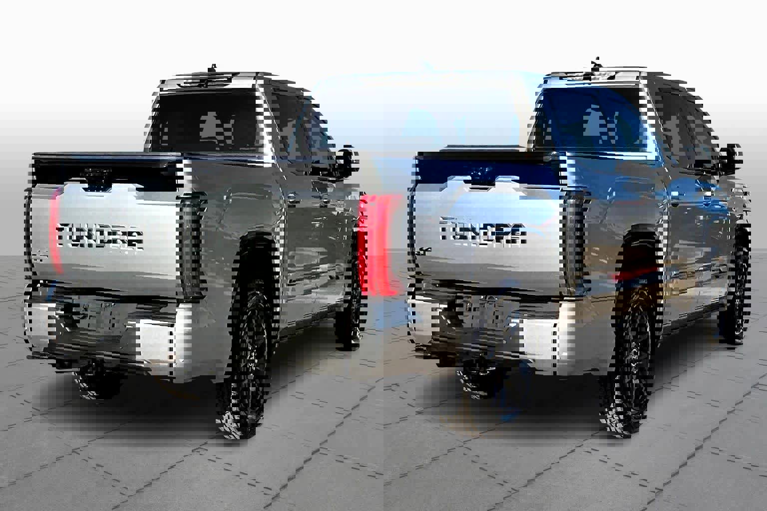 Used 2023 Toyota Tundra Platinum image 3