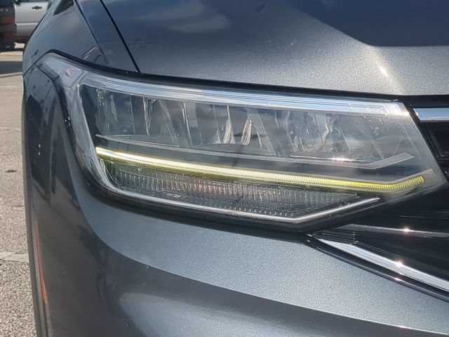 Used 2022 Volkswagen Tiguan SE R-Line FWD image 10