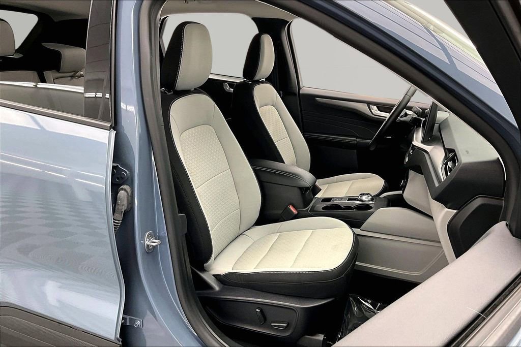 Certified 2025 Ford Escape Active w/ Active Premium Tech Pack FWD image 7
