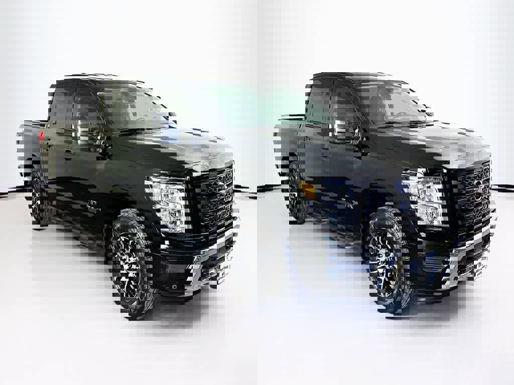 Used 2024 Nissan Titan SV w/ SV Convenience Package image 7