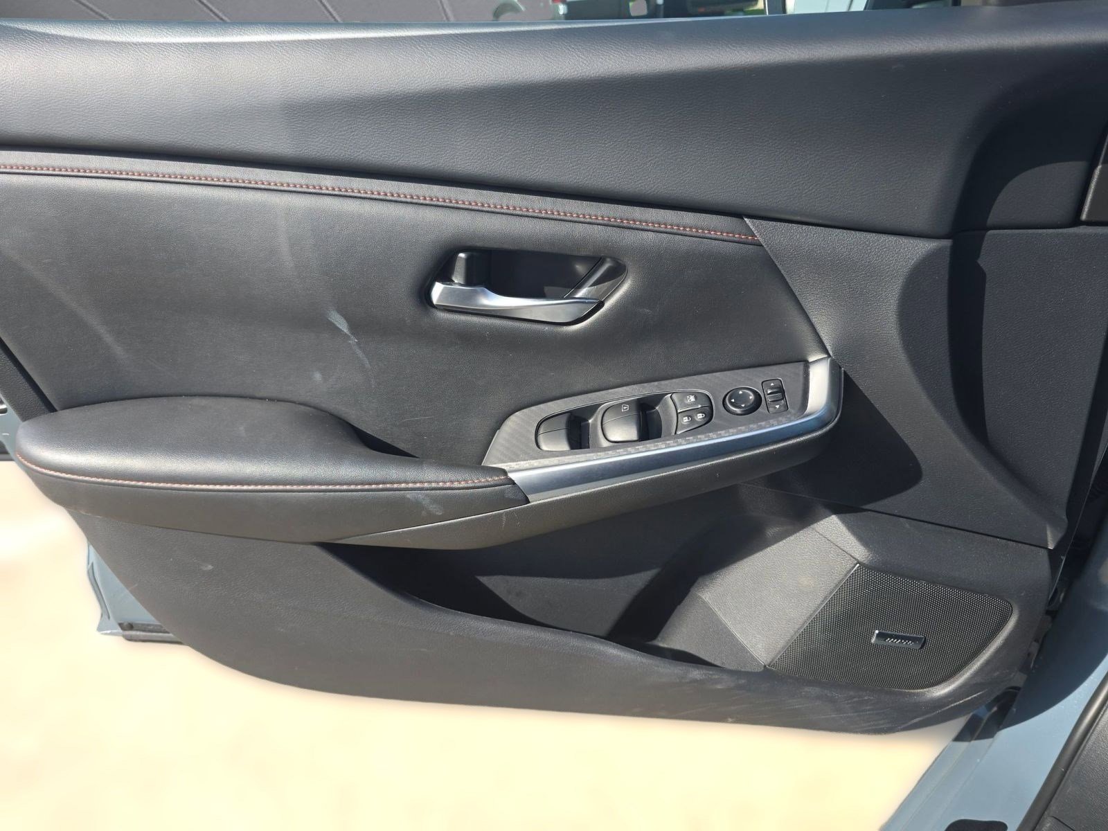 Used 2025 Nissan Sentra SR w/ SR Premium Package image 11