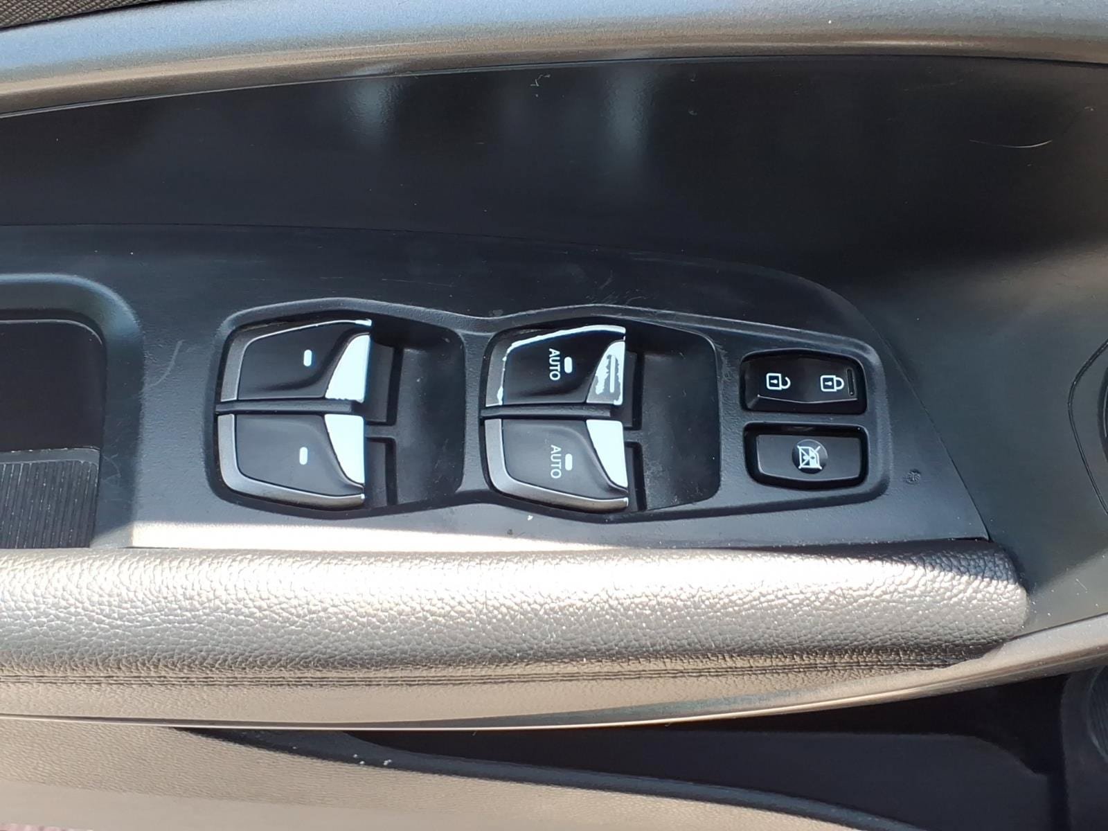 Used 2018 Hyundai Santa Fe Sport 2.0T w/ Cargo Package AWD/4WD image 21