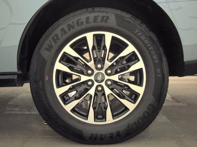 Certified 2025 Ford Expedition Platinum image 15