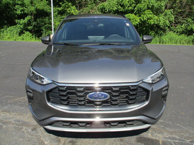 Certified 2023 Ford Escape ST-Line w/ Tech Pack #1 AWD/4WD image 5