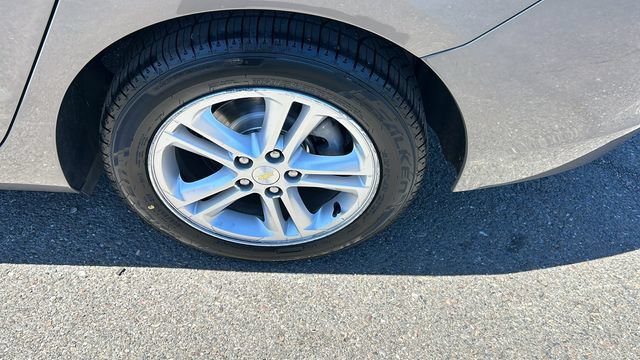 Used 2018 Chevrolet Cruze LT w/ Convenience Package FWD image 6