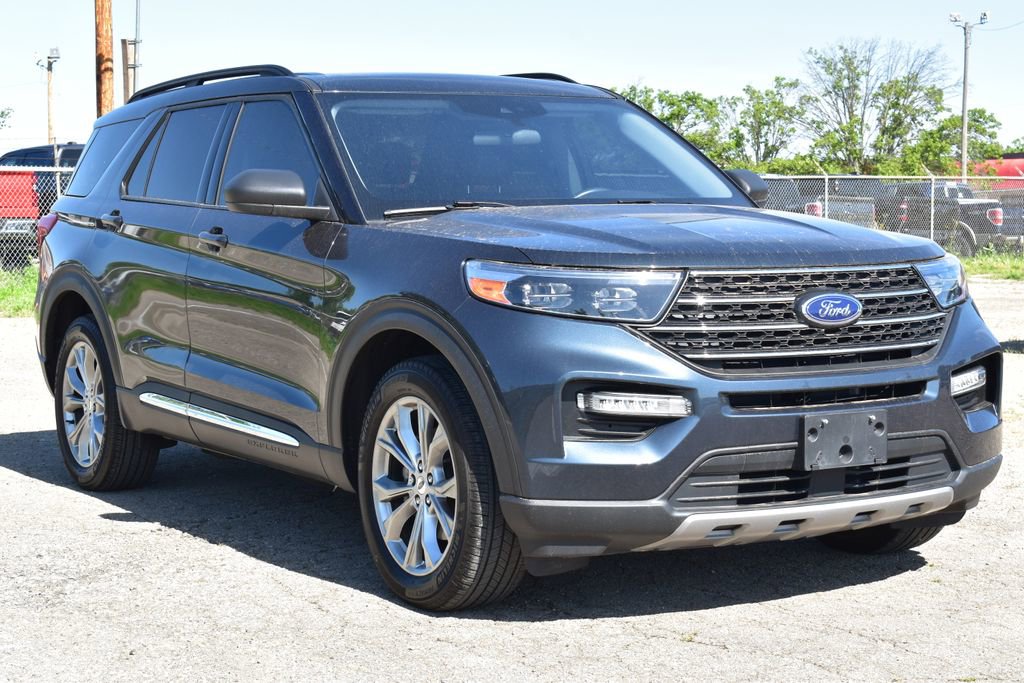 Certified 2024 Ford Explorer XLT w/ Equipment Group 202A AWD/4WD image 3