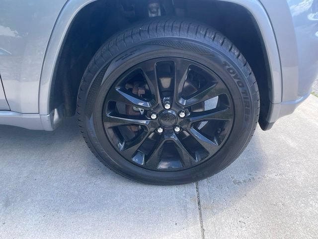 Used 2020 Jeep Grand Cherokee Altitude AWD/4WD image 10
