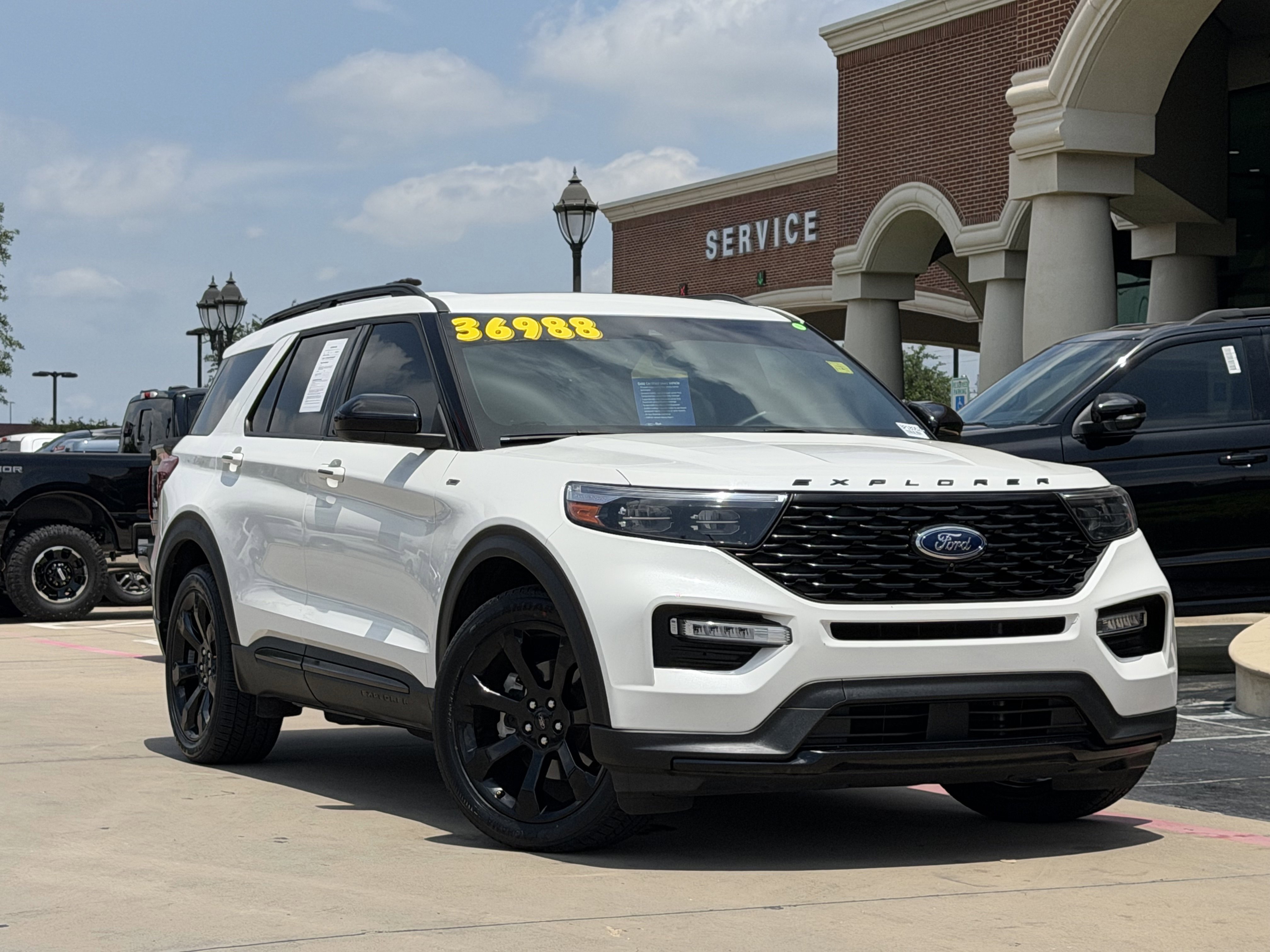 Certified 2023 Ford Explorer ST-Line w/ Class IV Trailer Tow Package RWD image 2