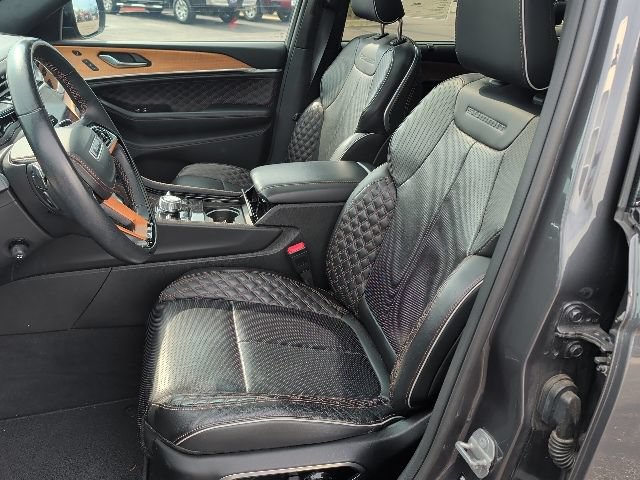 Used 2022 Jeep Grand Cherokee Summit AWD/4WD image 17
