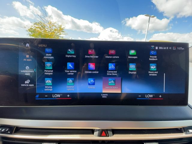 Used 2022 BMW iX xDrive50 w/ Premium Package AWD/4WD image 25