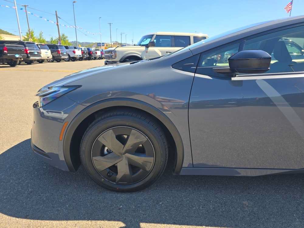 Used 2023 Toyota Prius LE FWD image 18