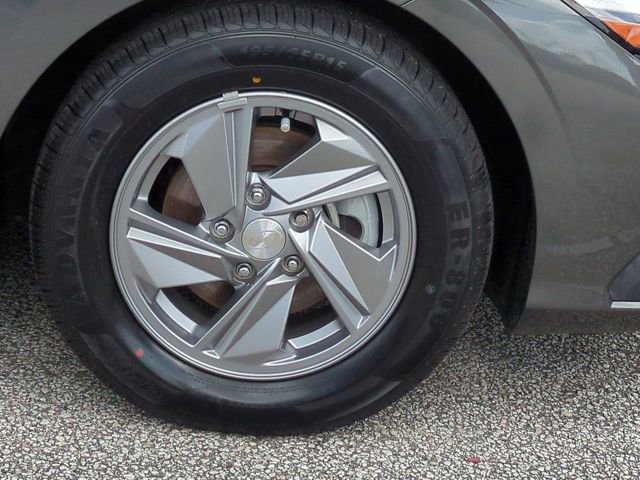 Used 2024 Hyundai Elantra SE image 11