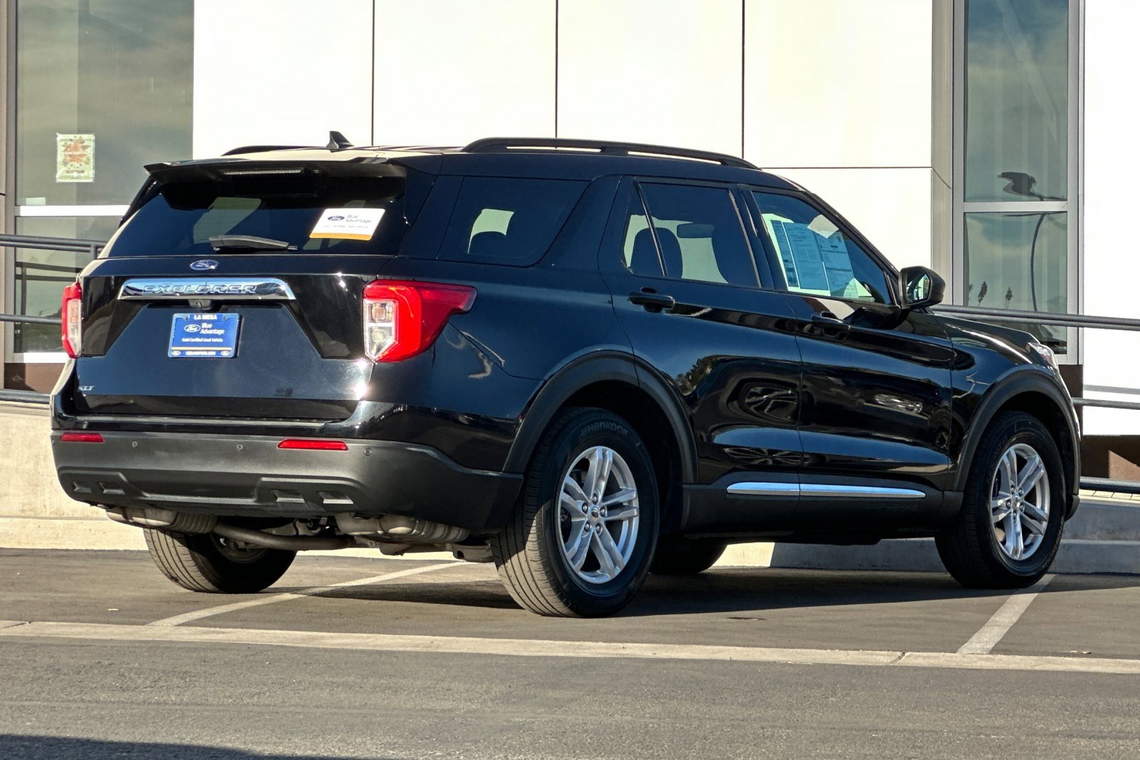Certified 2022 Ford Explorer XLT image 3