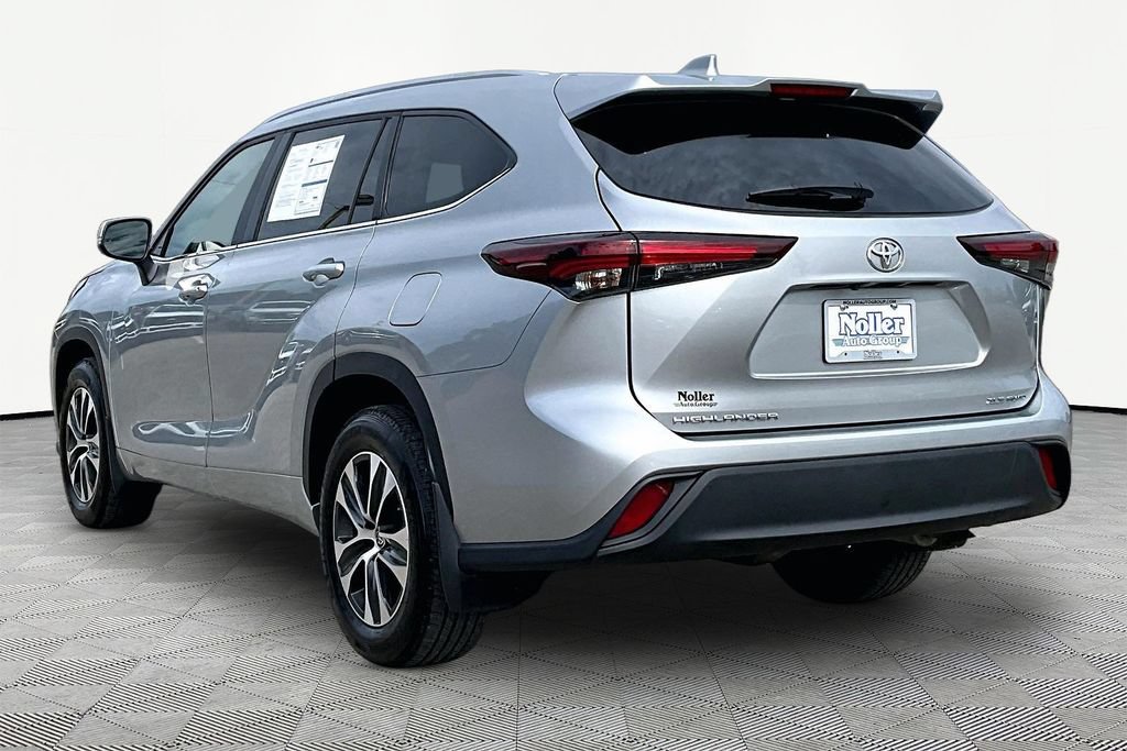 Used 2025 Toyota Highlander XLE AWD/4WD image 13