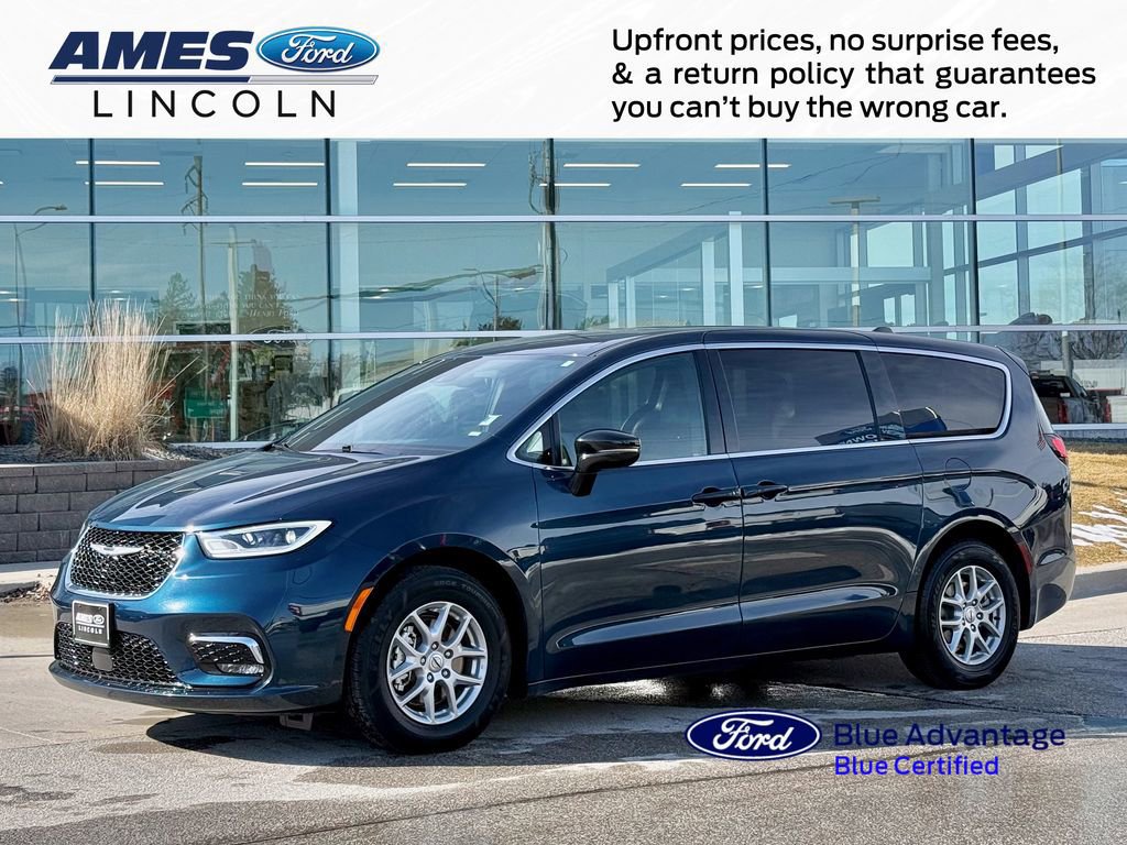 Used 2025 Chrysler Pacifica Select image 6
