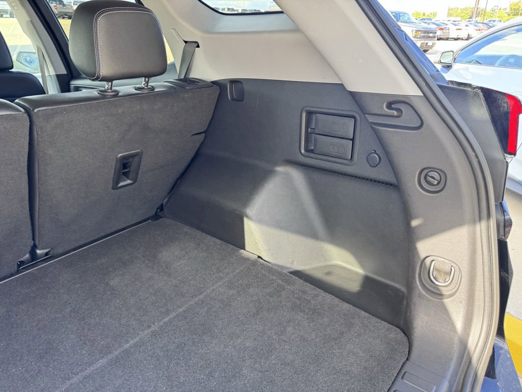 Used 2023 GMC Terrain SLT image 36